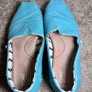 TOMS Light Blue Canvas Women’s Slip-Ons Size 8